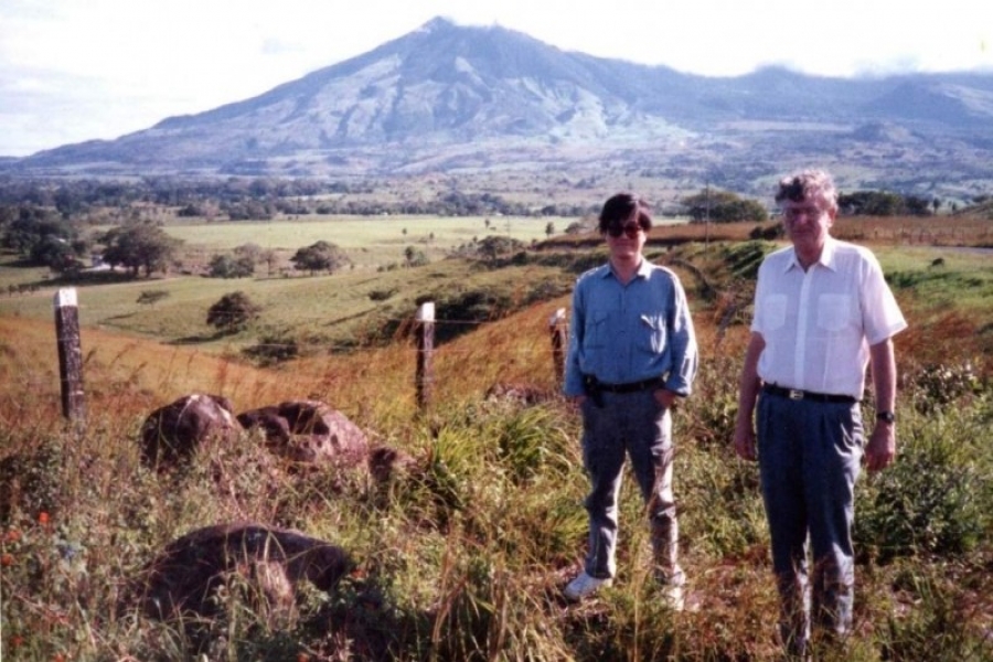 Dr. Wen J. Whan addresses the shortage of green energy with innovative insights.